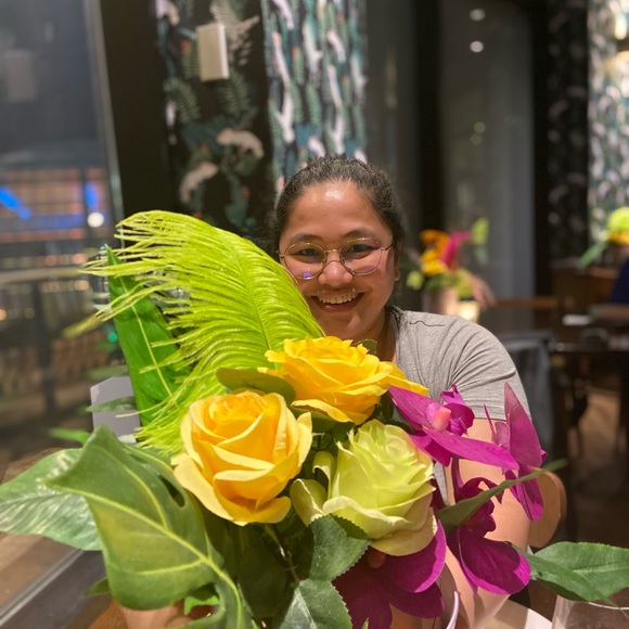 Meet your Posher, Angie - Picture 3 of 3